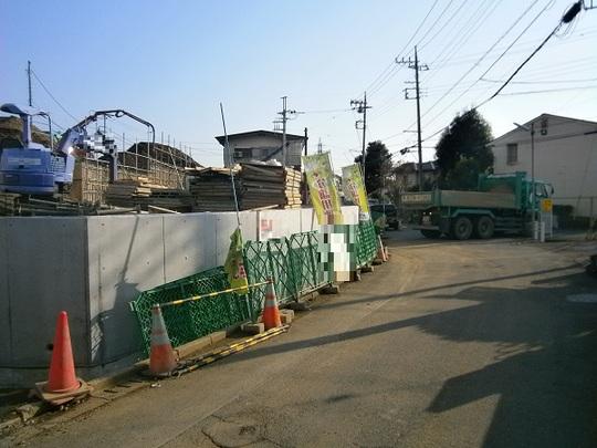 Local photos, including front road. Frontal road