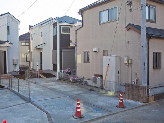 Local appearance photo. Local (12 May 2013) Shooting