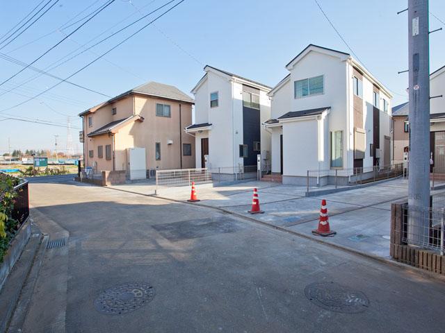 Local photos, including front road. Local (12 May 2013) Shooting