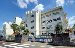 Primary school. 1130m to Municipal Hino second elementary school