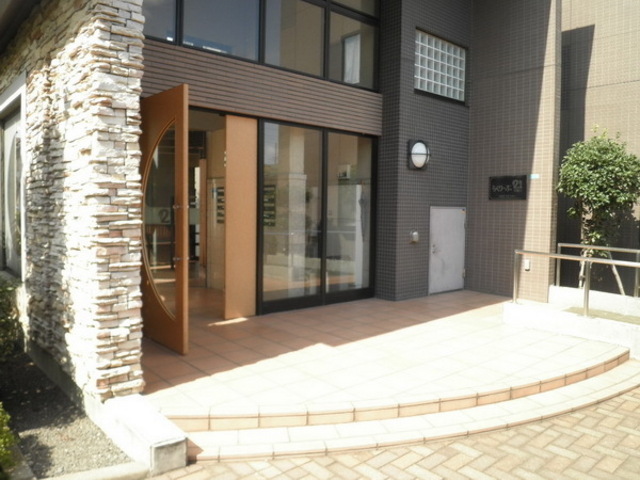 Entrance. Auto-lock entrance It is often requests from everyone