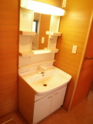 Washroom. Independent wash basin