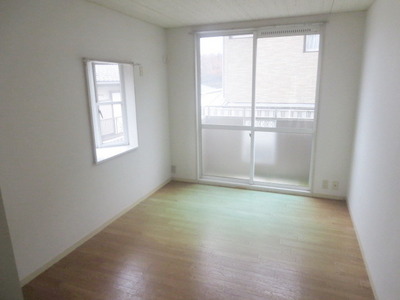 Living and room. Bright Western-style ・ Two-sided lighting