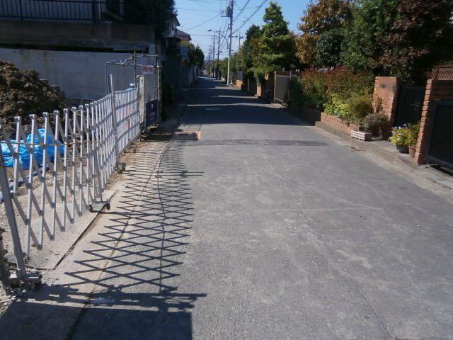 Local photos, including front road. October 12, 2013 shooting