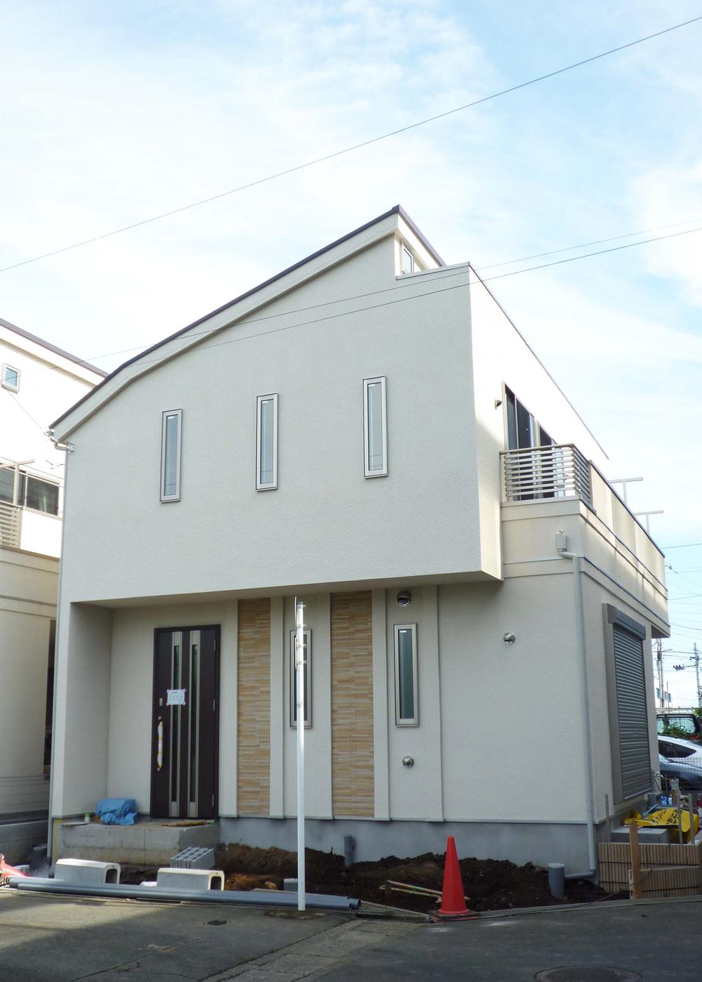 Local appearance photo. Per day it is good in the southwest corner lot!