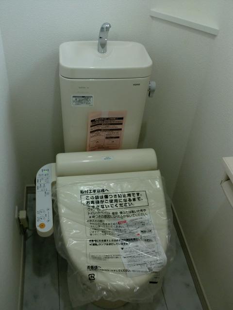 Toilet. Indoor (September 2013) Shooting