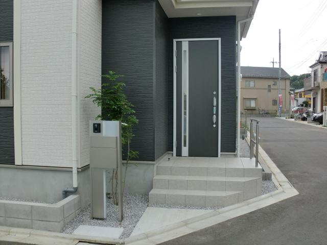 Entrance. Local (September 2013) Shooting