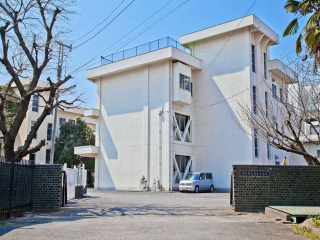 Primary school. 900m to Hino City Takigo Elementary School