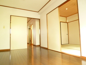 Living and room. Japanese-style room, Dining eye is Ikitodoki to the kitchen ☆