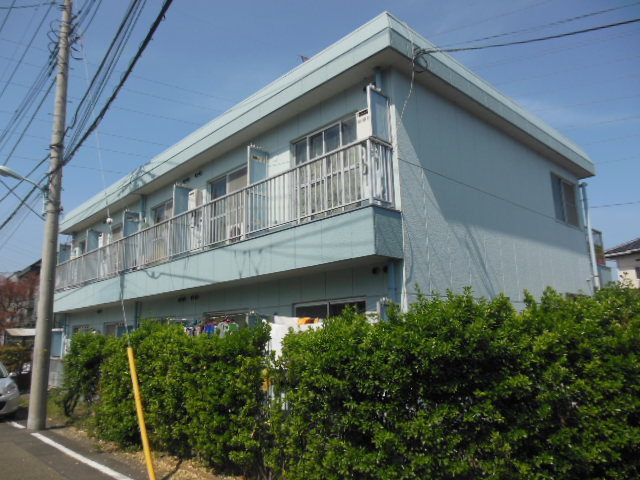 Building appearance. Situated in a quiet, residential area