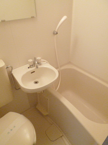 Bath. Glad Kagamizuke bus