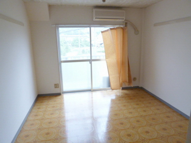 Living and room. Sunny rooms it also increases mood