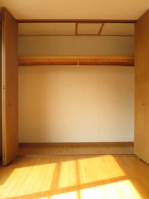 Receipt. 5 tatami one side closet of the room