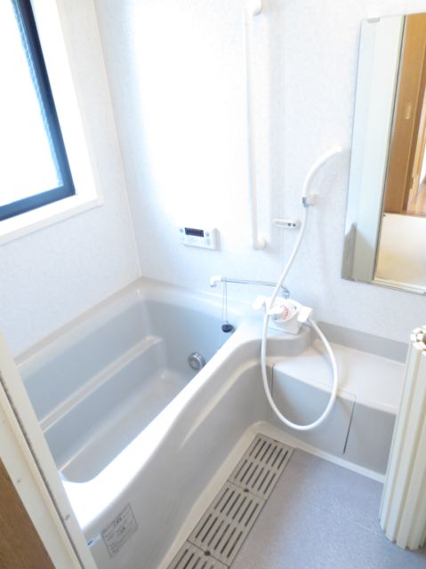 Bath. Reheating function with bathroom