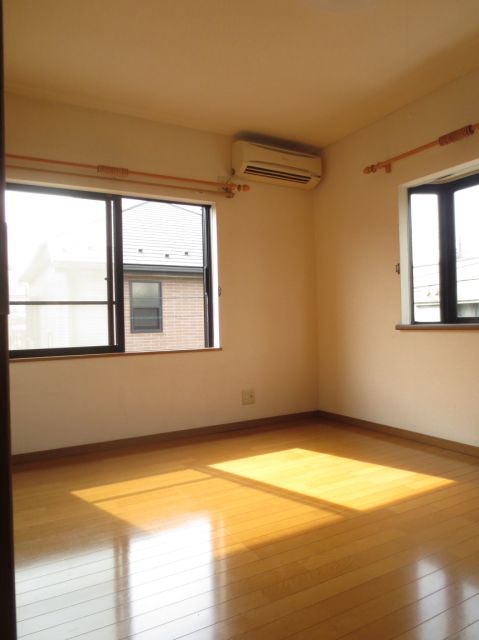 Living and room. 2 Kaikaku room Two-sided lighting