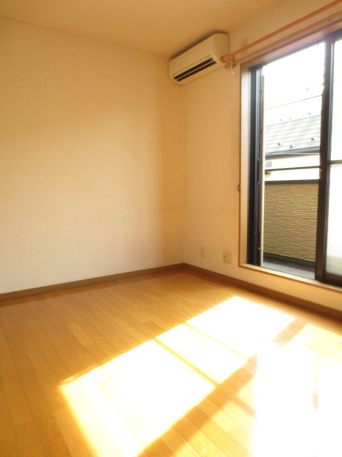 Living and room. 5 tatami of Western-style Day Sansan