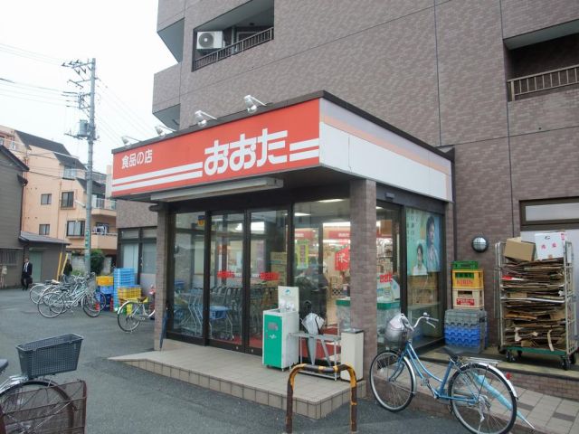 Convenience store. 660m to Seven-Eleven (convenience store)
