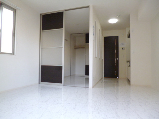 Other room space. Corner room ・ Two-sided lighting