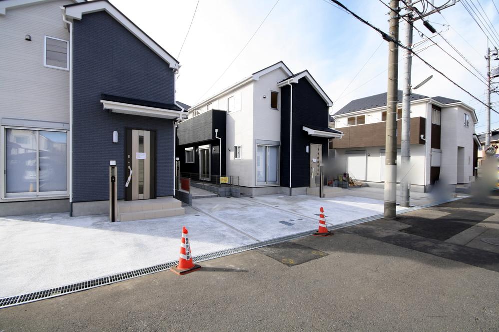 Local photos, including front road. Local (12 May 2013) Shooting