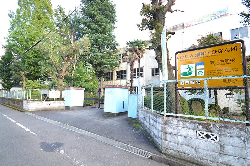 Junior high school. 800m to Hino Municipal Hino second junior high school