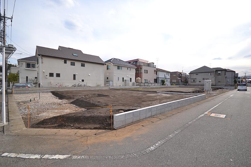 Local photos, including front road. Local (2013 October shooting) Two whole building car space. Contact road also 6M ~ And for wide, Parking also Easy!