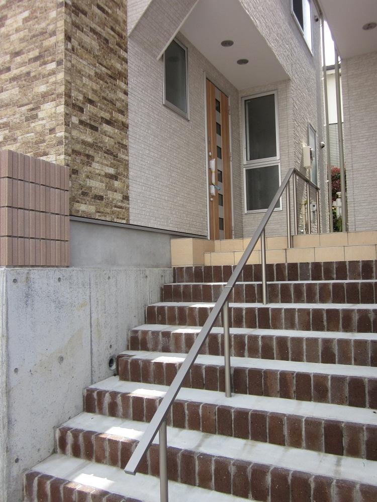 Entrance. Local (April 2013) Shooting