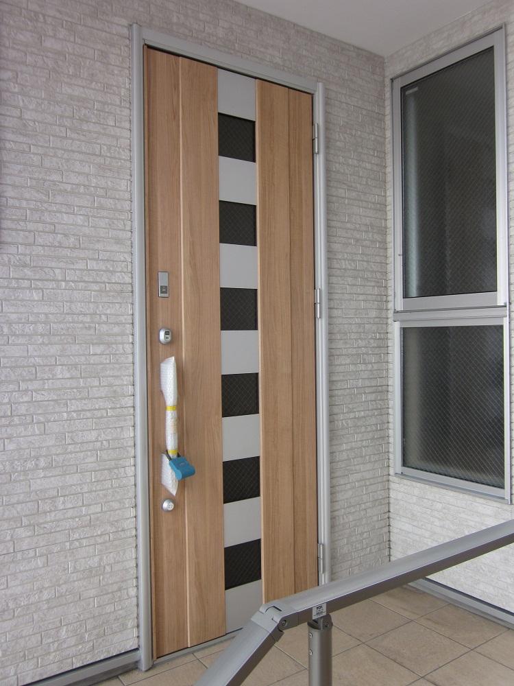 Entrance. Local (April 2013) Shooting