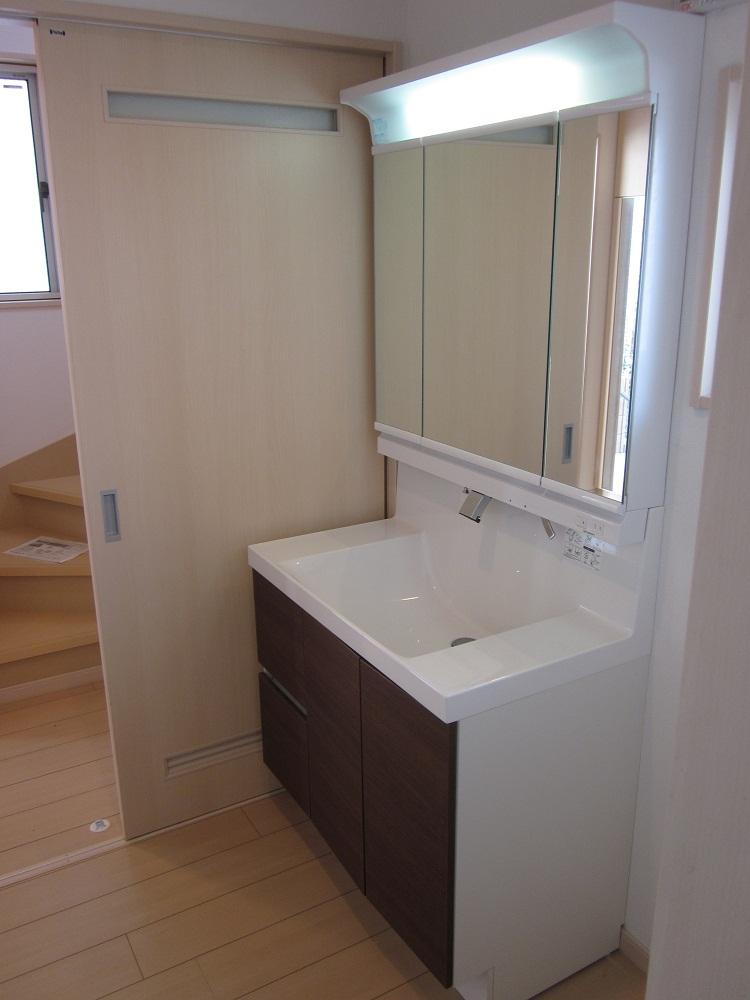 Wash basin, toilet. Indoor (April 2013) Shooting