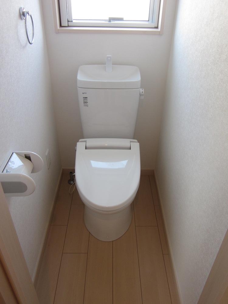 Toilet. Indoor (April 2013) Shooting