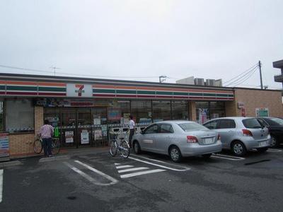 Convenience store. 440m to Seven-Eleven (convenience store)