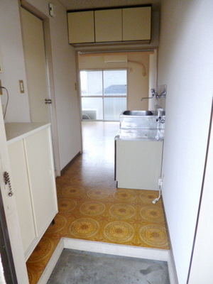 Entrance. Entrance ・ Shoe box