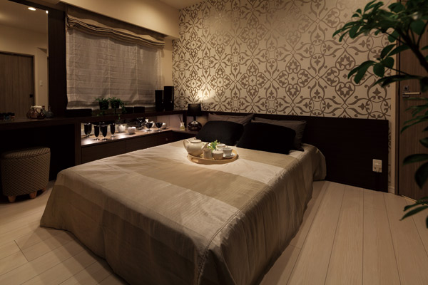 Interior.  [Western-style (1)] Color to enrich the time of the family each and every. In order to get spend the time that contented, In nestled relaxation deepens. In the space invites petting. It adorned the private time to rich.