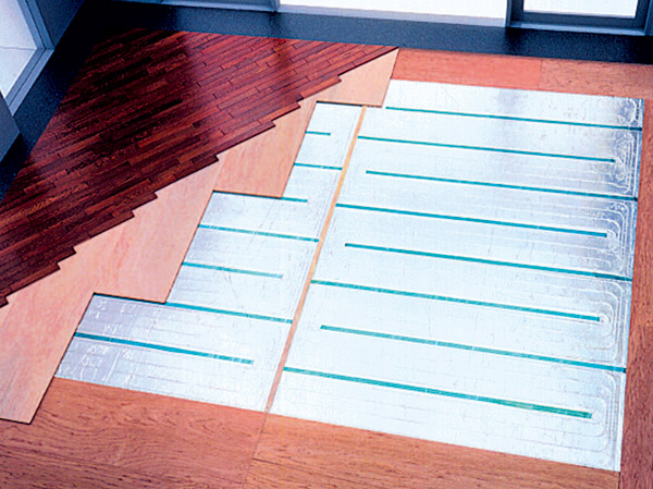 Other.  [TES hot water floor heating] Living a gas hot-water floor heating to warm the entire room from the feet ・ Installed in the dining. Not wind the dust friendly heating.