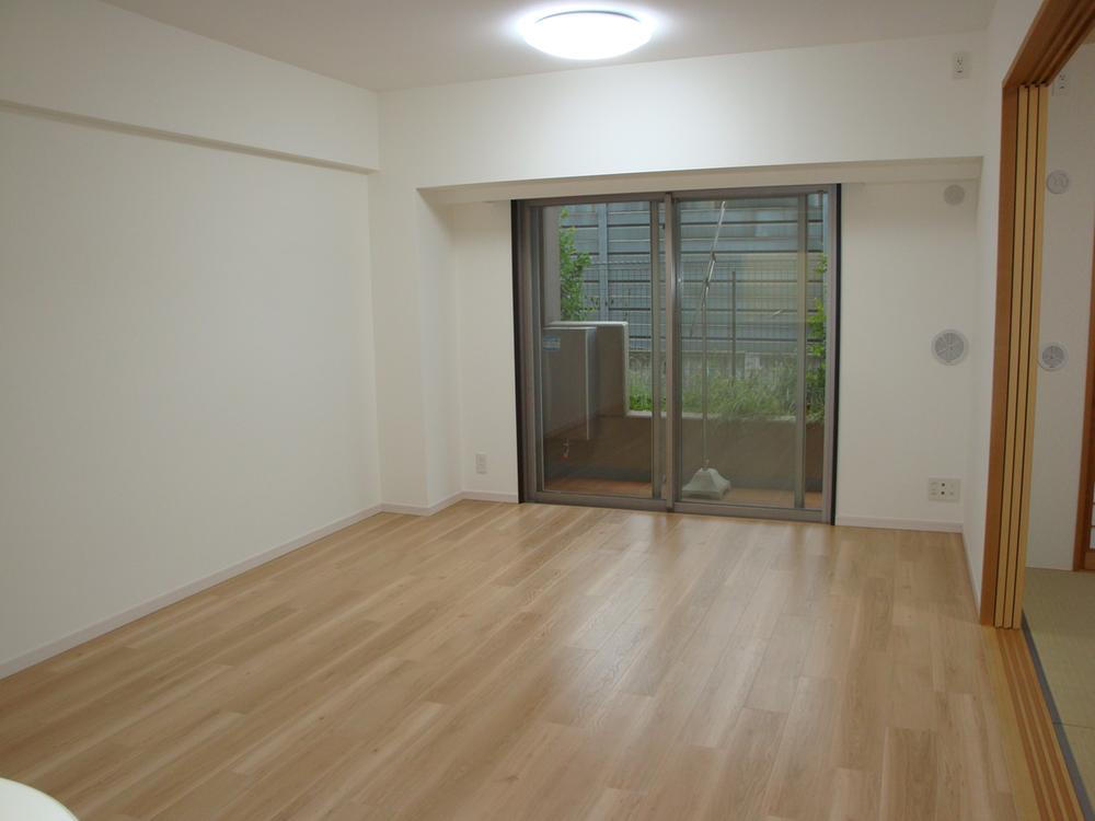 Living. Indoor (10 May 2013) Shooting