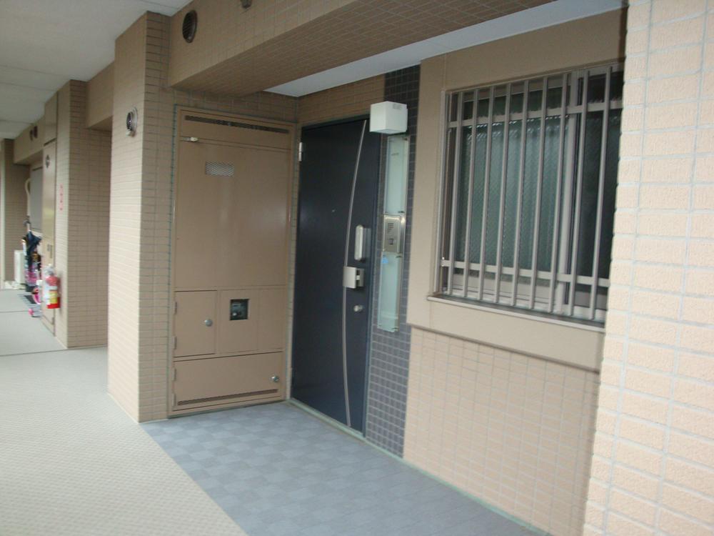 Entrance. Indoor (10 May 2013) Shooting