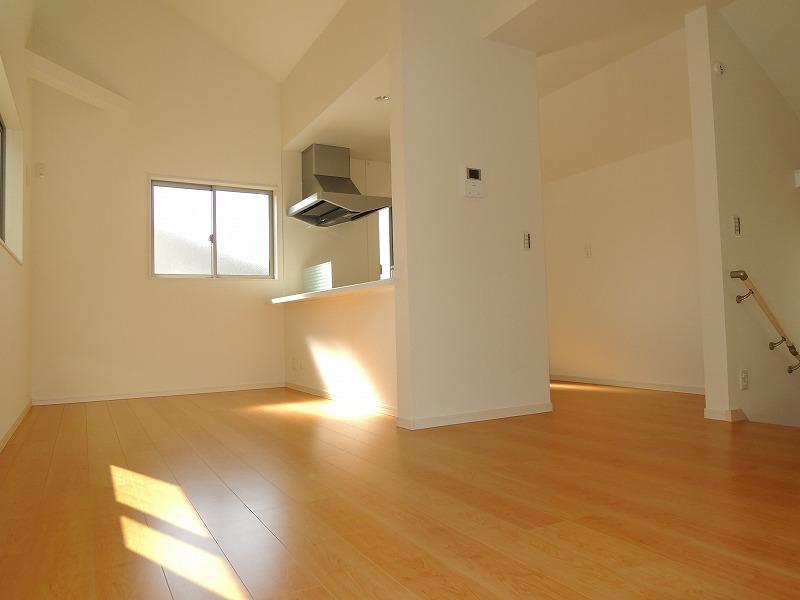 Living. South-facing LDK