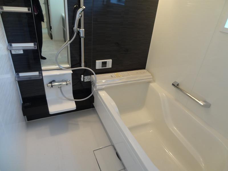 Bathroom. 1 tsubo size ・ Barrier-free type