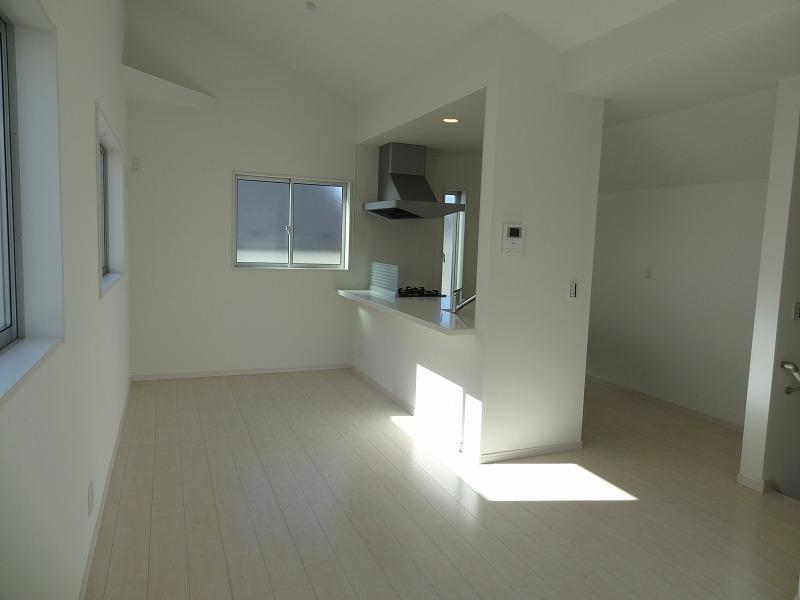 Living. Local (12 May 2013) Shooting 1 Building