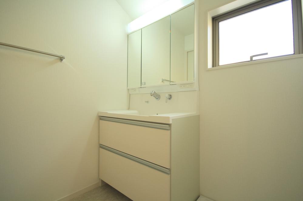 Wash basin, toilet. Local (12 May 2013) Shooting