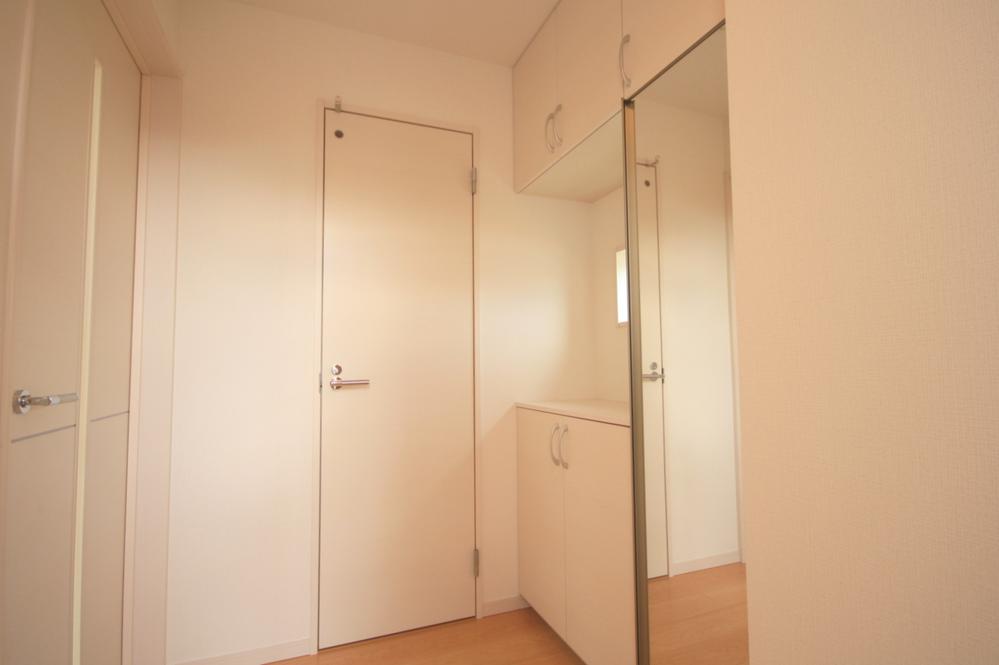 Entrance. Local (12 May 2013) Shooting