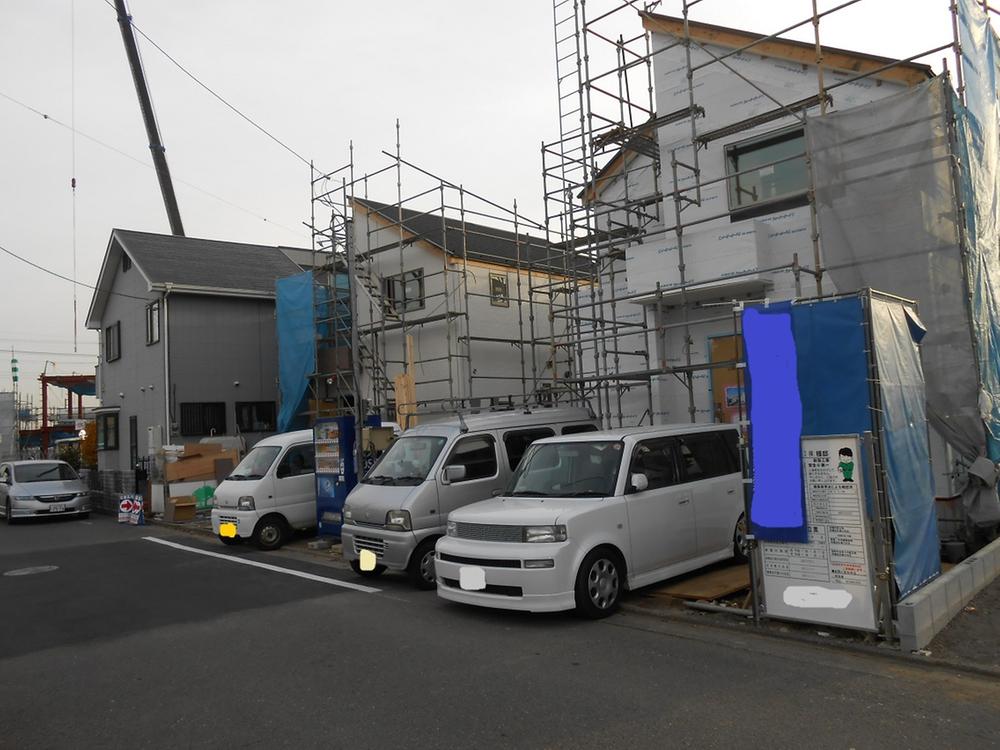 Local photos, including front road. Local (12 May 2013) Shooting