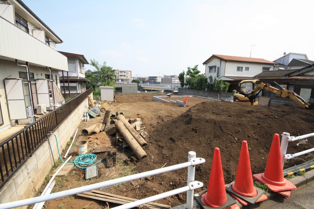 Local photos, including front road. Local (August 2013) Shooting