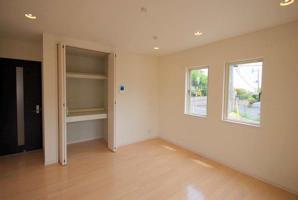 Same specifications photos (living). Interior construction cases