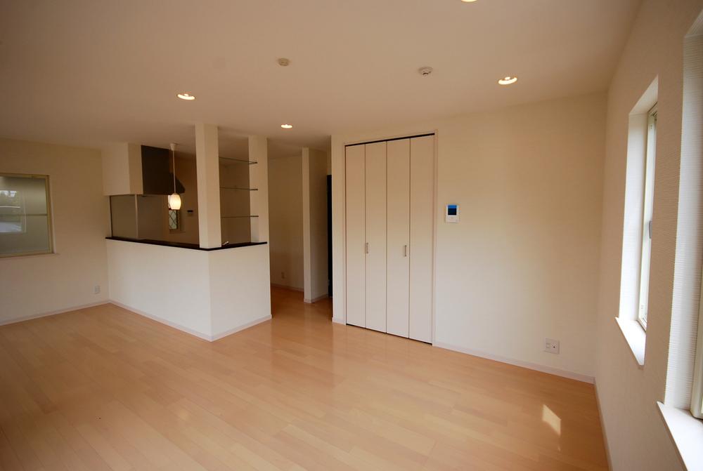 Same specifications photos (living). Interior construction cases