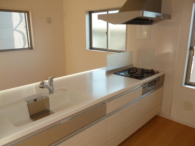 Kitchen. 5-3 Building With water purifier, Ease dishes in three mouth stove