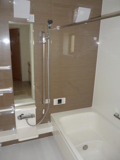 Bathroom. 5-3 Building