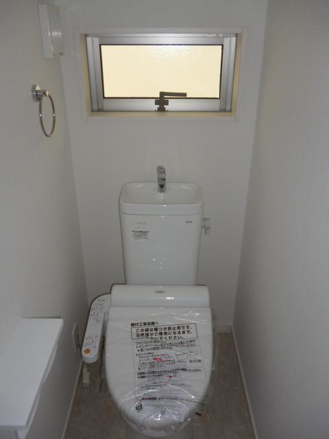 Toilet. 5-3 Building