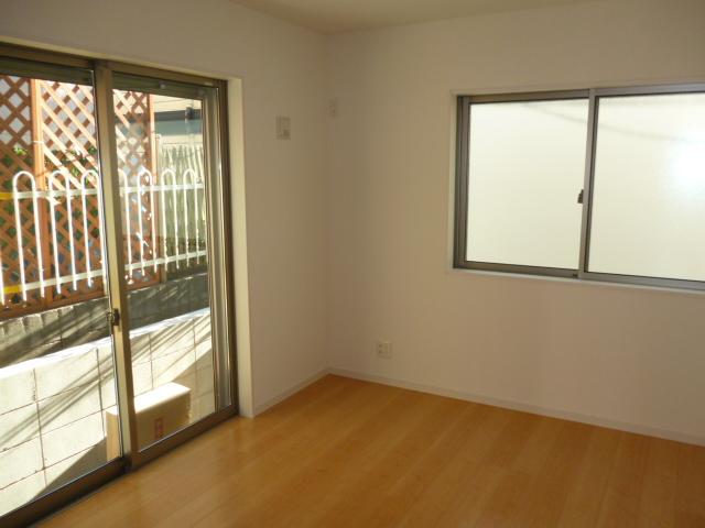 Non-living room. 5-3 Building