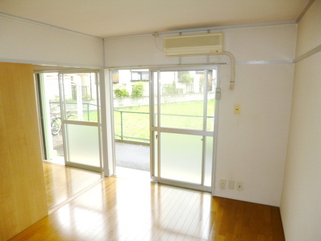 Living and room. ~ Day is good! ~