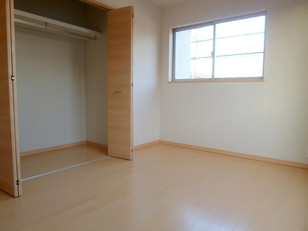 Non-living room. 1 Building